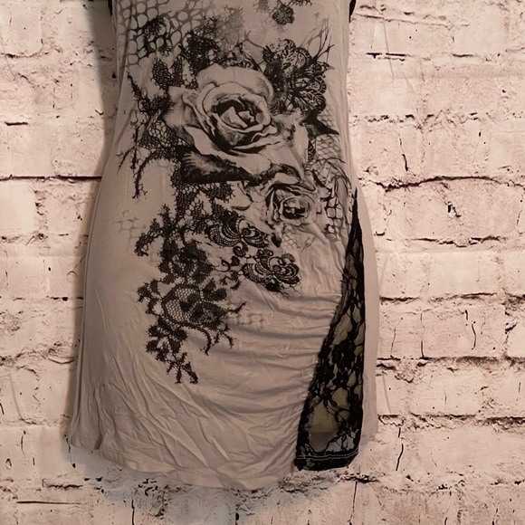 Women tank top size small. Lace detail - Picture 3 of 4